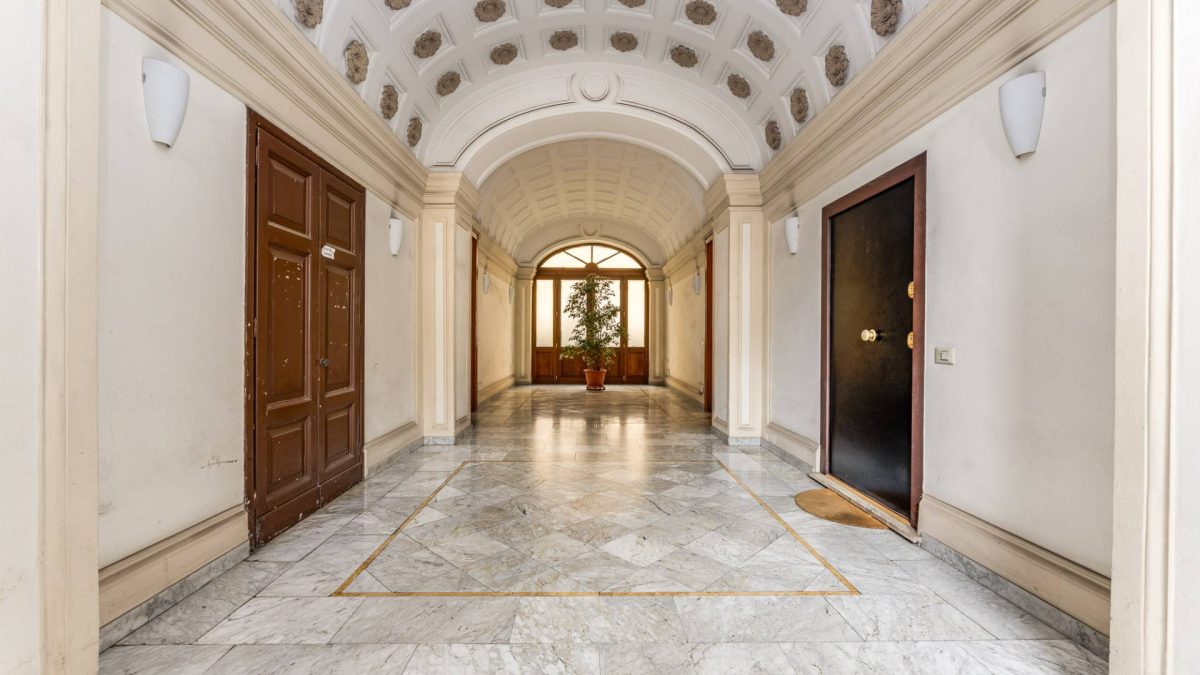 Via Domenico Fontana